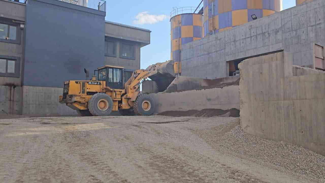 نکات فنی در حمل و ریختن بتن آماده عیار 150 در محل پروژه چیست